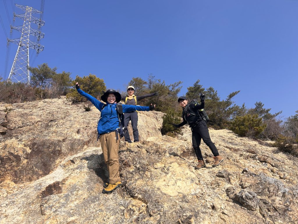 人気の岩場コース　中山連山縦走ハイキングと中山寺節分会