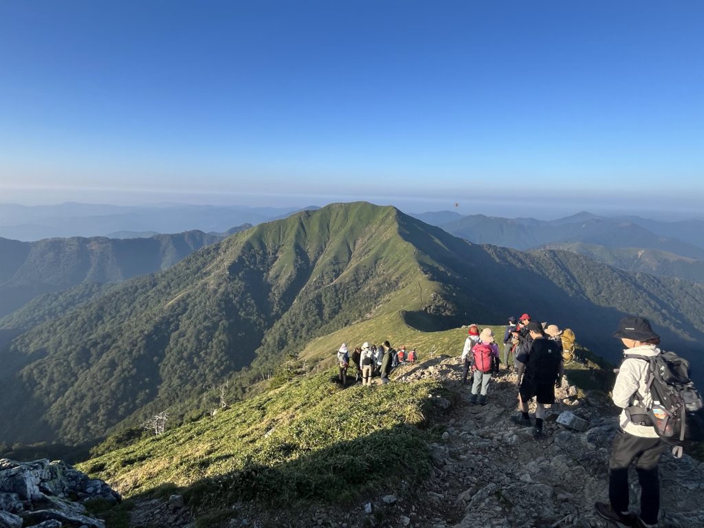 初めての山小屋泊におすすめ！　憧れの縦走路を行く剣山