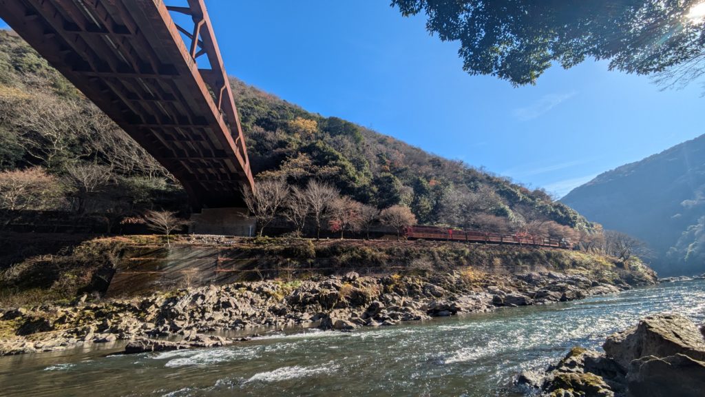 古の痕跡を辿る　保津川船曳道ハイキング
