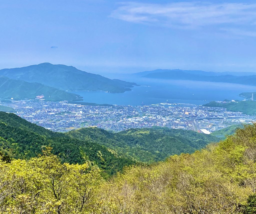 巨石が点在する奇景　インディアン平原ハイキングとジョーズ岩選手権