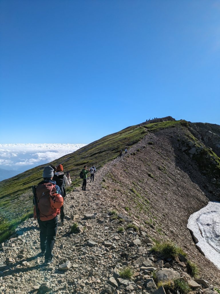 大雪渓を登り日本一美しい縦走路へ　日本百名山「白馬岳」バスツアー